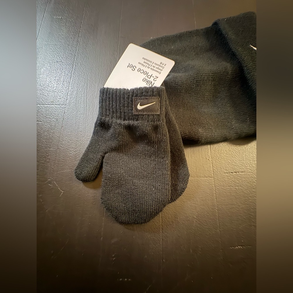 Nike Toddler Black Knit Beanie and Gloves Set fits‎ like 2/4T - Picture 8 of 8